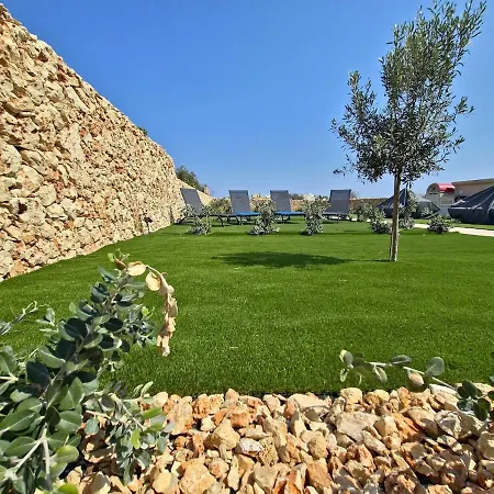 Gozo Getaway - Large Pool Apartment, 10 Mins To Square *