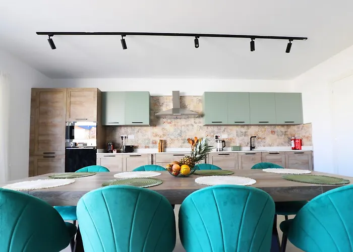 Gozo Getaway - Large Pool Apartment, 10 Mins To Square * Xagħra