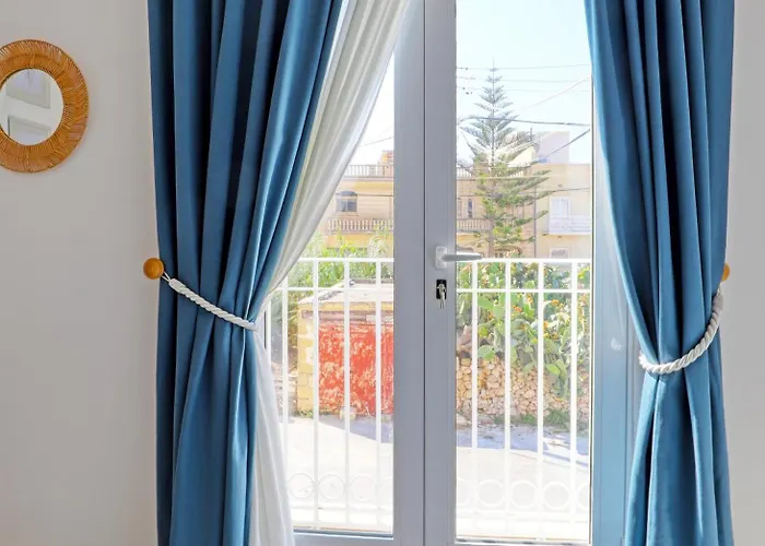 Gozo Getaway - Large Pool Apartment, 10 Mins To Square *