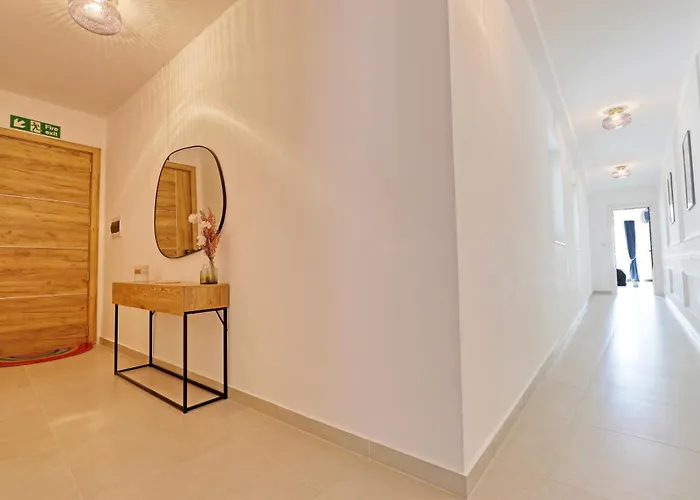 Gozo Getaway - Large Pool Apartment, 10 Mins To Square * Xagħra