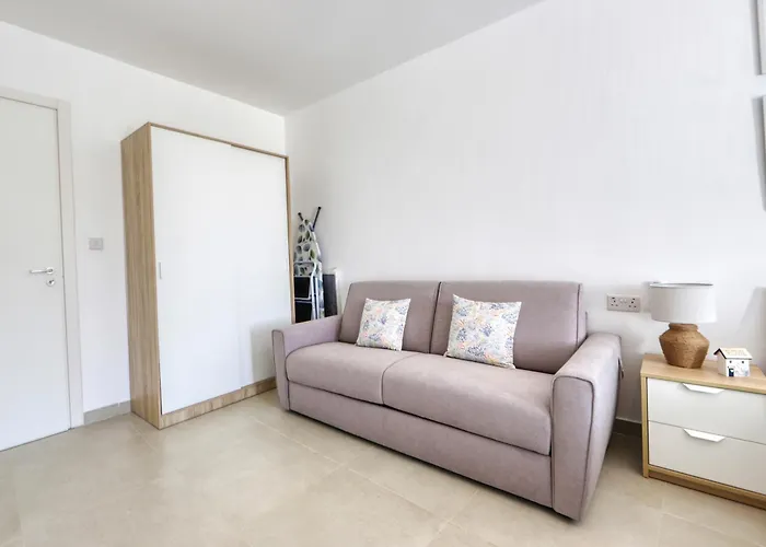 Gozo Getaway - Large Pool Apartment, 10 Mins To Square Daire *