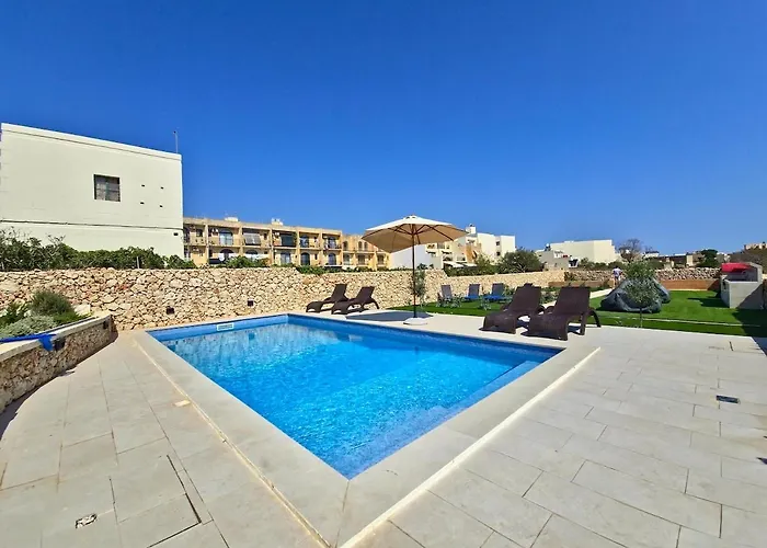 Gozo Getaway - Large Pool Apartment, 10 Mins To Square