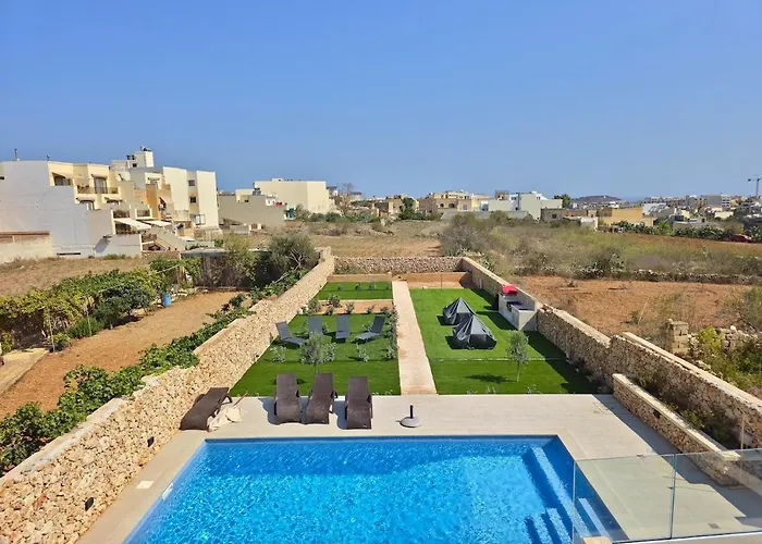 Gozo Getaway - Large Pool Apartment, 10 Mins To Square