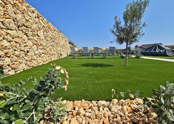 Gozo Getaway - Large Pool Apartment, 10 Mins To Square *