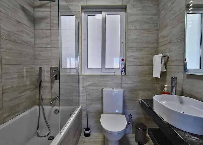 Gozo Getaway - Large Pool Apartment, 10 Mins To Square Xagħra